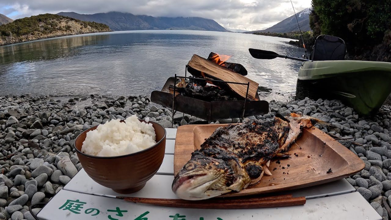 Расслабляющий отдых «ПОЙМАЛ ПРИГОТОВИЛ» на берегу озера, куда можно добраться только на каяке