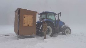 ATIK _ МЫ РАЗБИЛИ ЛАГЕРЬ, ПЕРЕНОСИВ НАШ КЭМП НА ГИГАНТСКОМ ТРАКТОРЕ