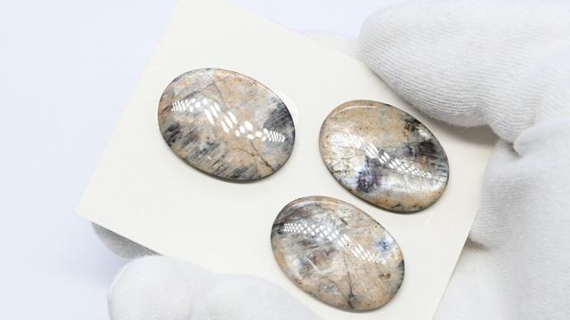 Кабошоны солнечный камень лунный камень форма овал комплект тройка.