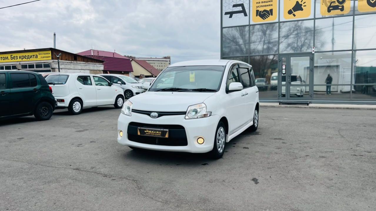 Toyota Sienta, 2012 год