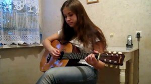 Красивая песня под гитару..девушка классно поёт