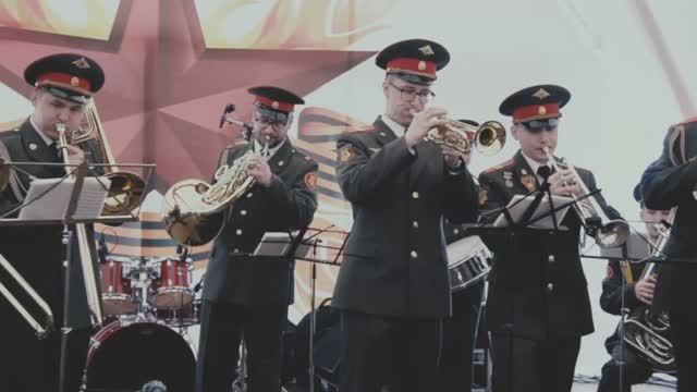 военный оркестр в День Победы