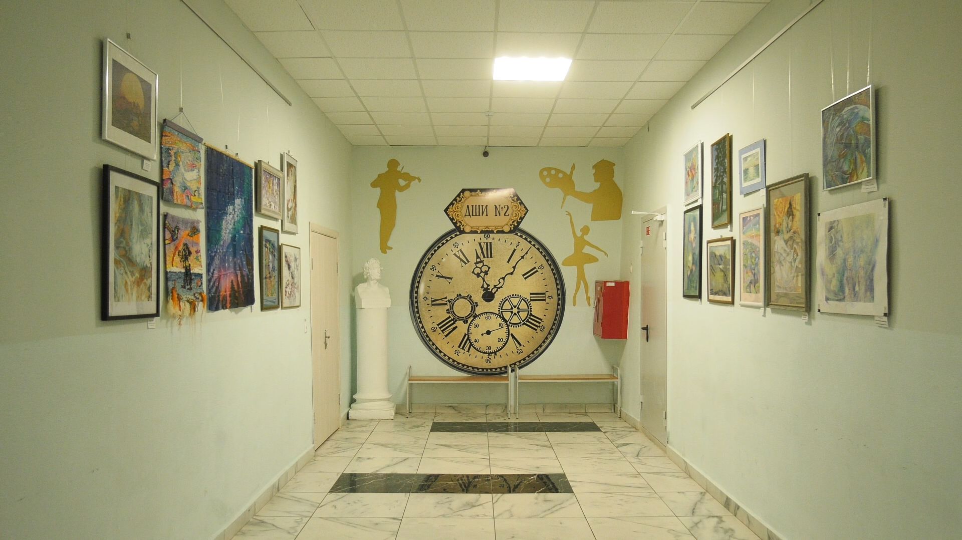 В ДШИ №2 открылась выставка «Время летать»