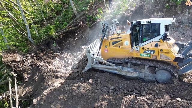 Строительство, срезаем горный склон, очередной обзор
