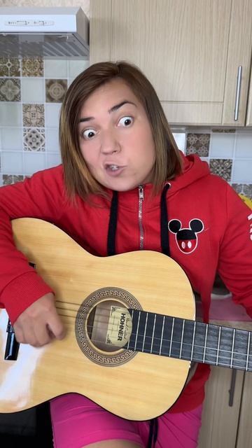 Подарили гитару