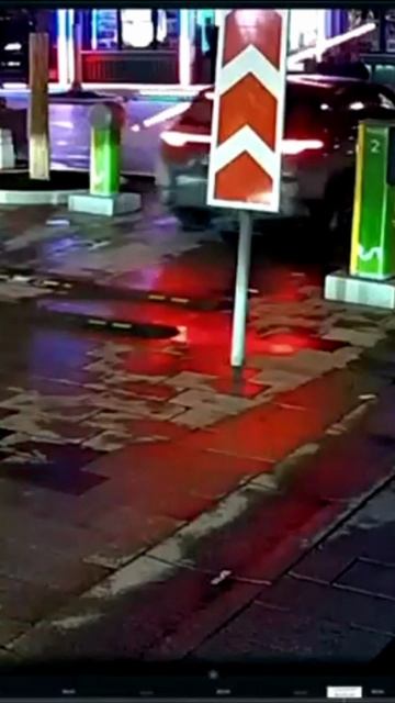 Джип хотел проскочить на шлагбаум в Москве