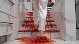 По какой безумной лестнице вы бы пошли? Невероятно приятное ASMR-видео (желе, стекло и слайм)