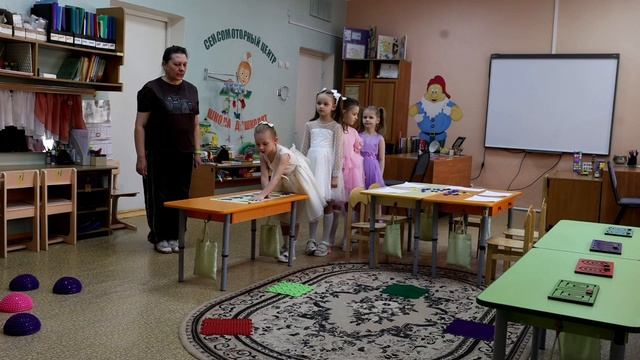 Фрагмент подгруппового логопедического занятия в подготовительной к школе группе «Забавные дорожки».