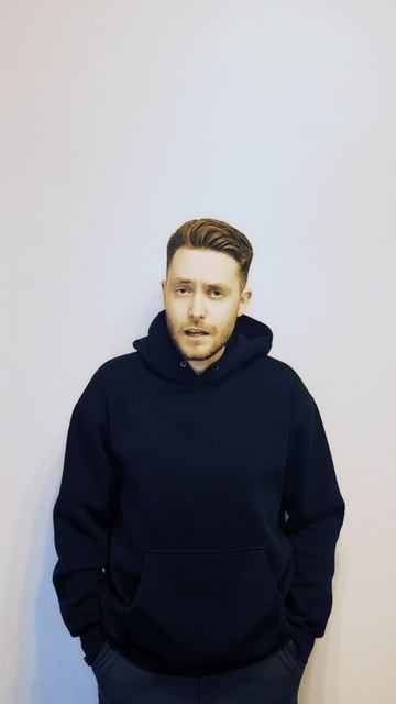 Максим Сентяков - Тянет весна в улиц нити… (стихотворение)