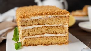 МЕДОВИК С ТВОРОЖНО-СМЕТАННЫМ КРЕМОМ