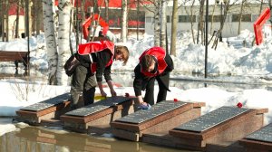 Молодёжь Белоярского подготовила Сквер Победы к празднику