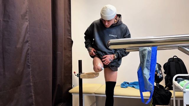 13 лет на старом протезе → первое бионическое колено ( это шок )