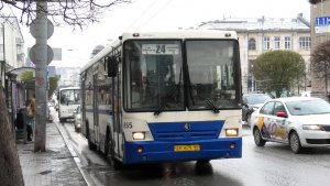 Автобус Екатеринбурга НефАЗ-5299-20-32 борт. №855 маршрут 24 на остановке «Гостиница Центральная»