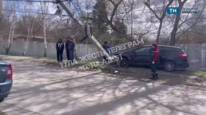 В Туле на Карла Маркса автомобиль врезался в столб