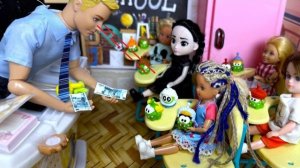 КТО УКРАЛ ДЕНЬГИ🤑 УЧИТЕЛЯ? Катя и Макс веселая ШКОЛА куклы Барби смешное видео Даринелка