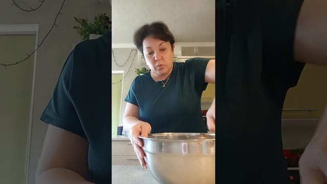 Чота так ПИЦЦЫ захотелось 🍕 щас тесто быстренько сделаю 💥