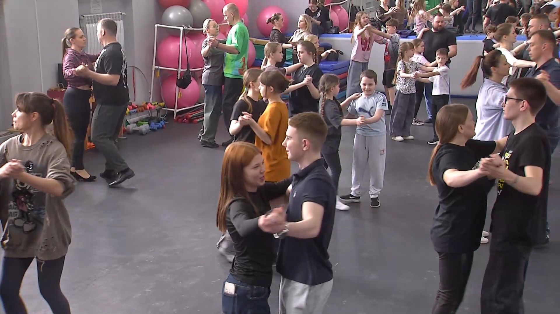 «Вальс Победы - 2026»: Серов готовится танцевать, чтобы помнить