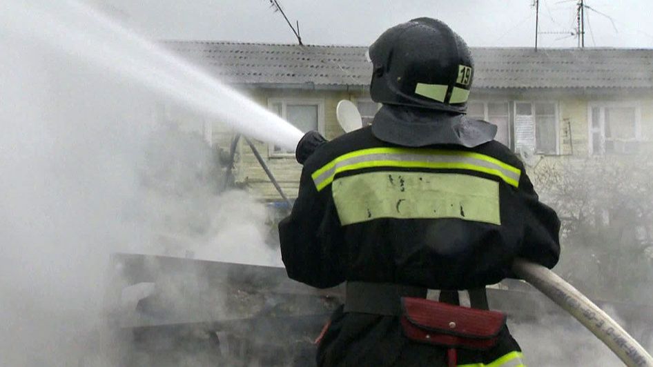 Путин поручил главе МЧС Куренкову отправится в Туапсе и контролировать тушение пожара на НПЗ