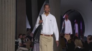 Показ женской коллекции Miu Miu весна-лето 2022