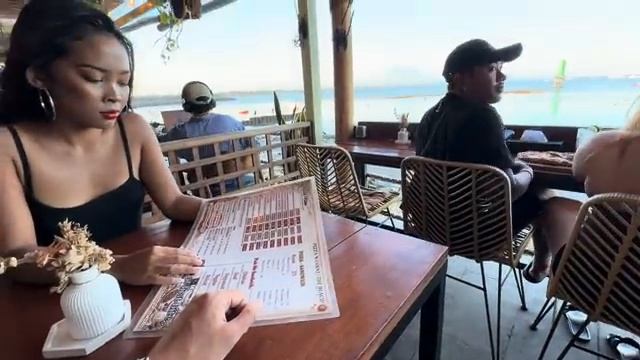 БеженецБали. ПЕРЕВОЗИМ ЧЕМОДАН НА МОПЕДЕ С ВЫДУМКОЙ. БАЛИЙСКИЕ ВАРЕНИКИ С КАРТОШКОЙ И МОРОЖЕНОЕ