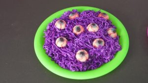 Настя  с друзьями играют в школу Монстр Хай