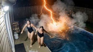 Невероятные удары молний снятые на камеру.