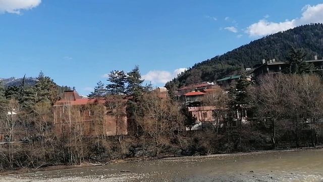 Набережная Мтквари в Боржоми. Грузия