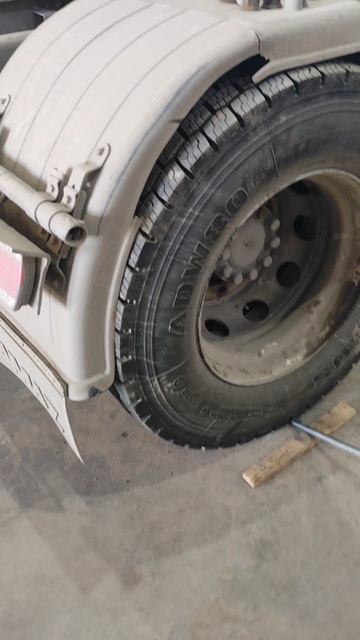 МАЗ задвигался, одноглазый КАМАЗ на новой резине