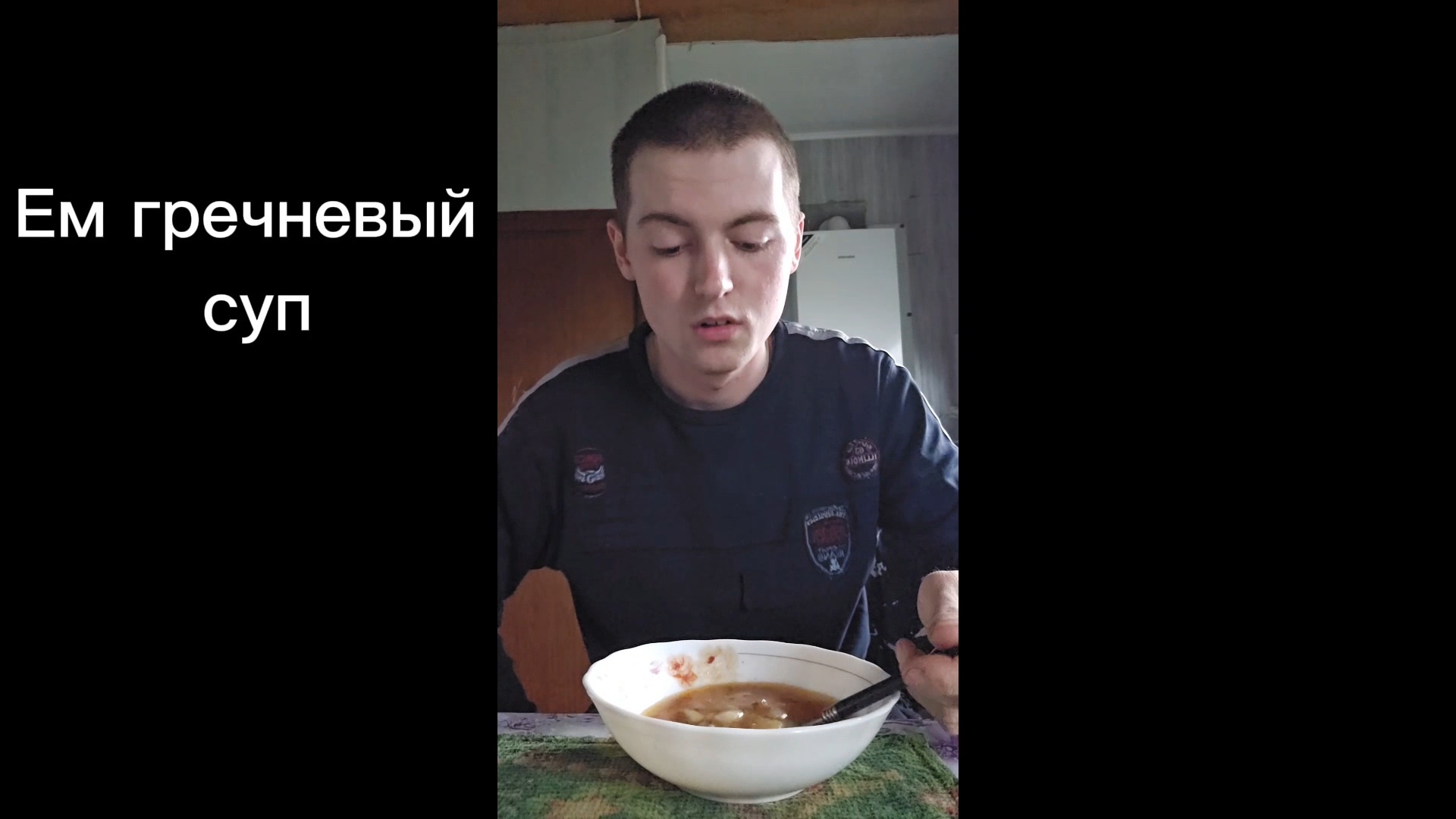 Суходрищик ест гречневый суп | Обед дрища