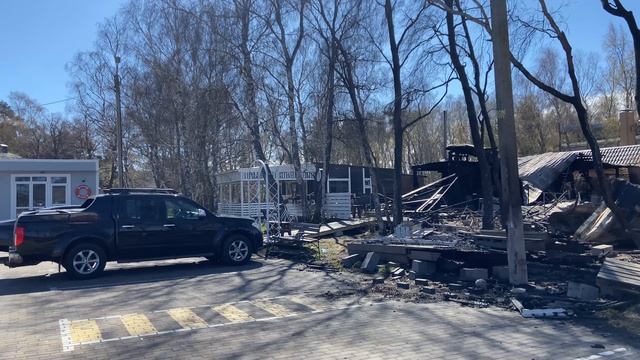 Пожар уничтожил туристические кафе на Куршской косе: кадры последствий пожара