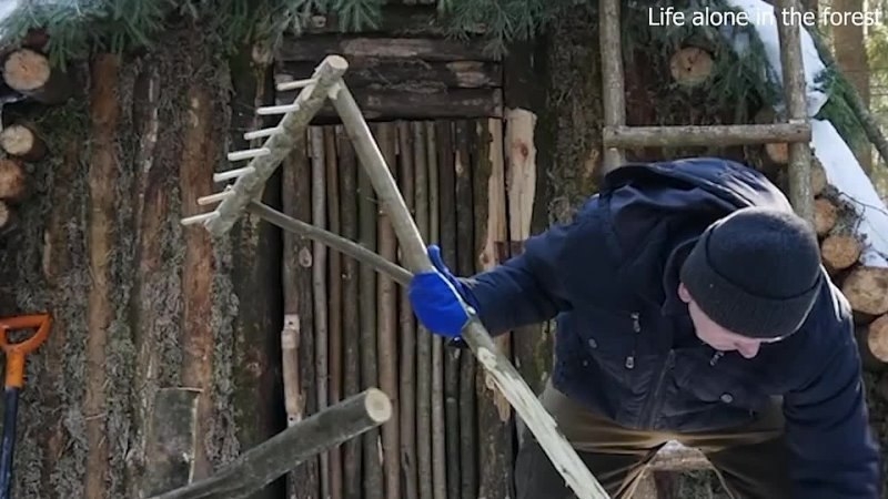 Строим секретный дом зимой в лесу. Бушкрафт