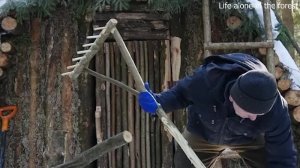 Строим секретный дом зимой в лесу. Бушкрафт