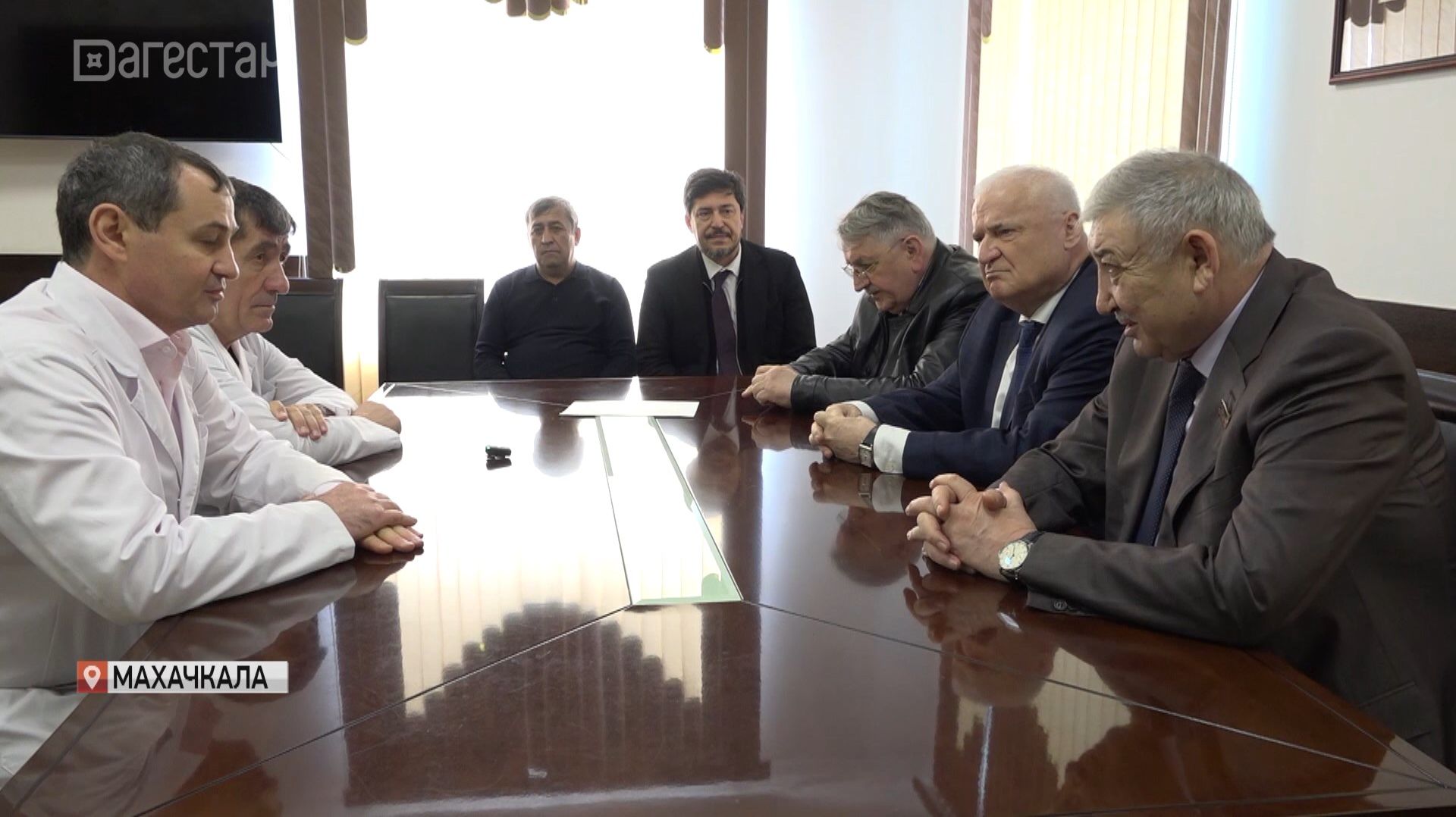 Сайгидахмед Ахмедов навестил врачей, получивших ранения в результате нападения 23 апреля