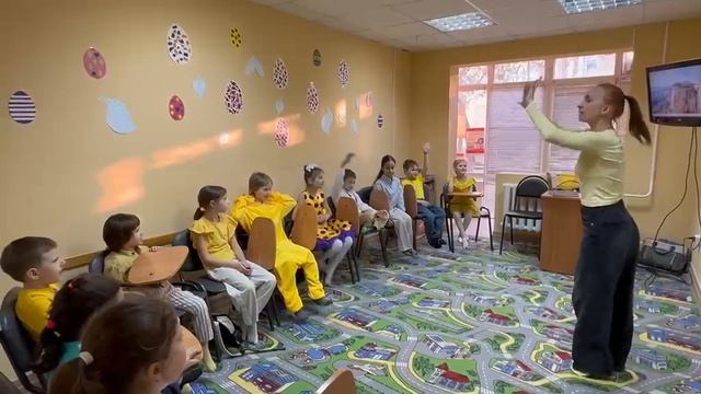 Репортаж об английском клубе для малышей по теме: «Пасха» в Дзержинском филиале 17 апреля