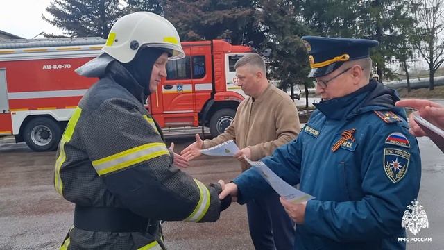 В рядах профессиональных огнеборцев пополнение