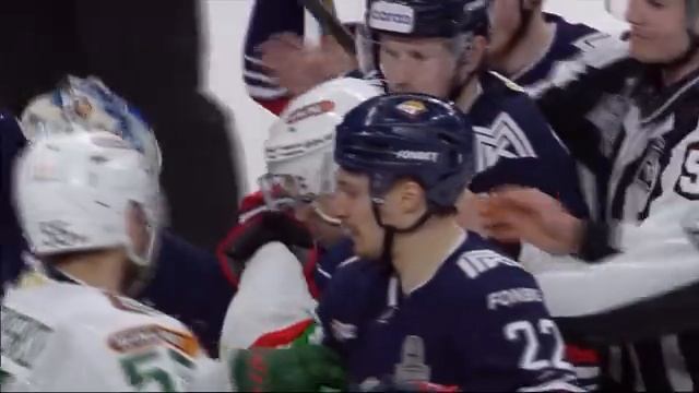 КХЛ. Металлург_Ак Барс матч 2 27042026. Кирилл Семенов бросает с разворота на 360 градусов.