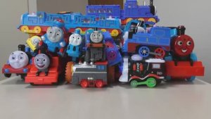 Для детей.  Паровозик Томас и его друзья! Играем паровозиками.