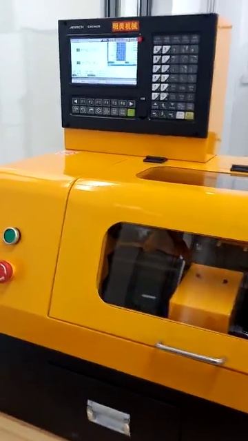 Токарный станок с ЧПУ SKP1