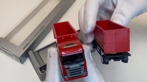 Распаковка: модель Scania CR мультилифт с прицепом и двумя U-контейнерами от Herpa 1:87