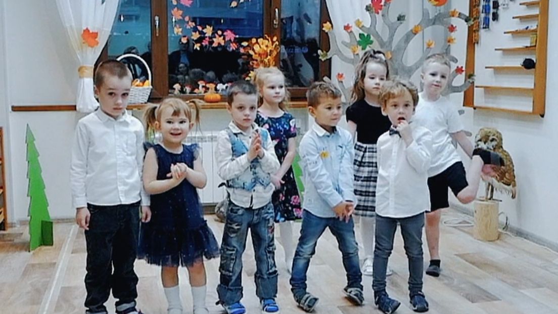 Осенние стишки и песенка на утреннике в детском саду