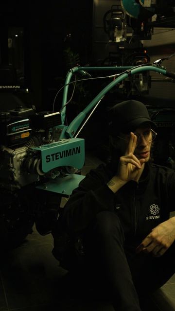 Скоро на всех экранах... А зачем тебе мотоблок? юмор мотоблок культиватор дача дом steviman