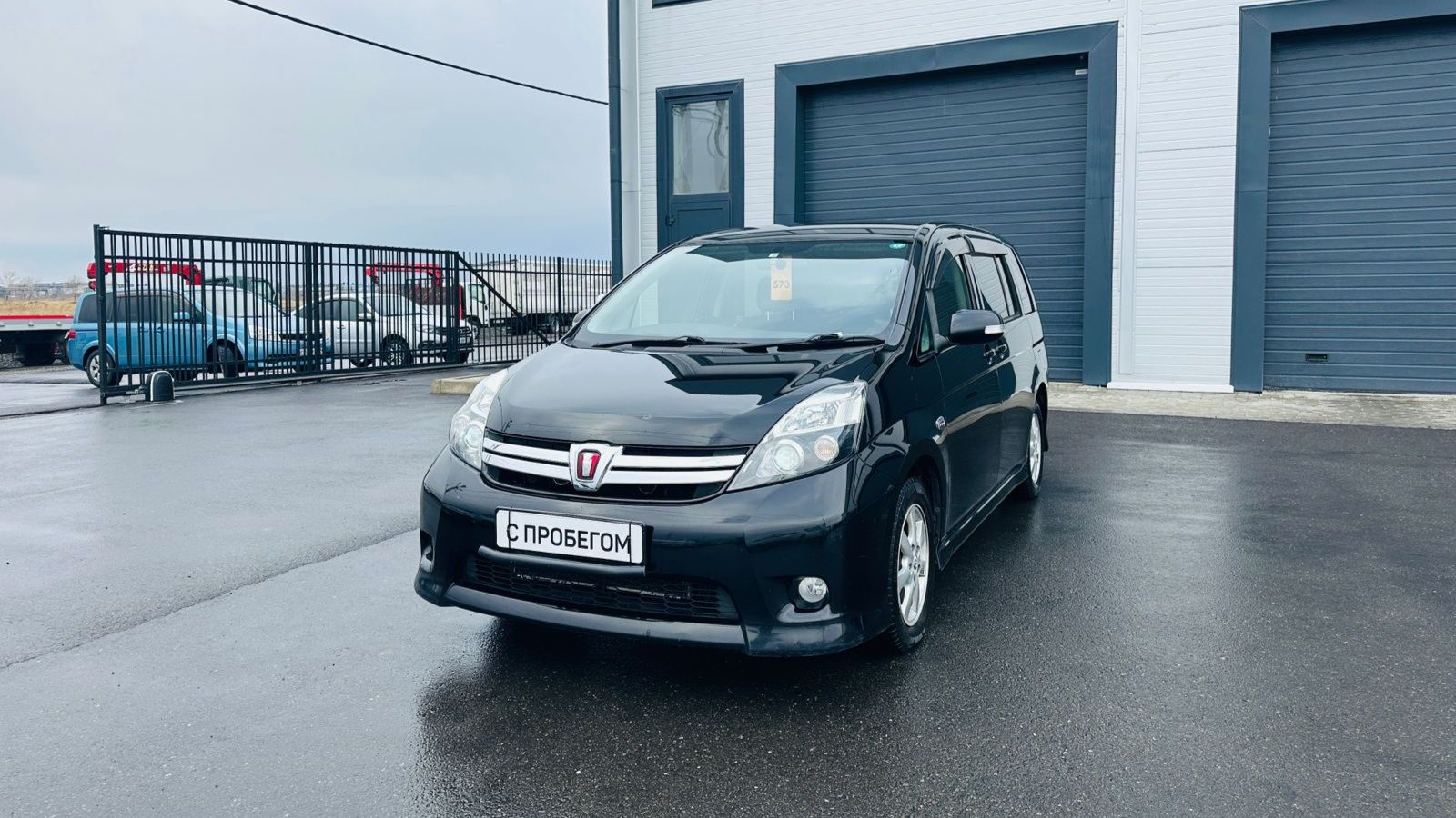 Toyota Isis, 2012 год