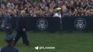 Карл III столкнулся с Трампом, а потом догонял главу США во время смотра войск