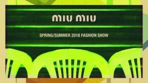 Показ женской коллекции Miu Miu весна-лето 2018