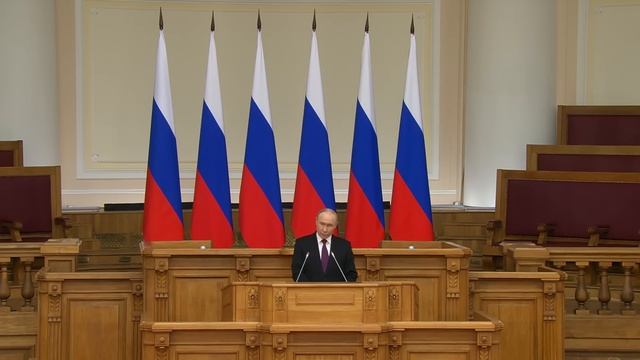 «ЗАПРЕТЫ ТОРМОЗЯТ РАЗВИТИЕ»: Путин призвал не зацикливаться на ограничениях