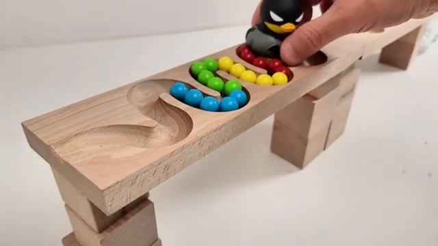 Залипательное видео с бетмоном для детей. Играем,с горкой, шариками. #дети #видеодлядетей