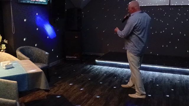 Пою в караоке - Ресторан Петровские паруса. 354