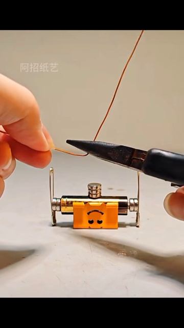 Электродвигатель из подручных средств 😎