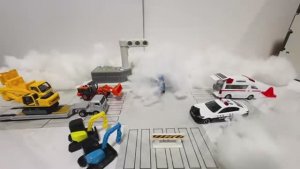 Машинки для детей и малышей. Машинки едут по дороге, преодолевают препятствия. Мультик про машинки.