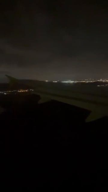 Ночная посадка в Домодедово. Немного потрясло.